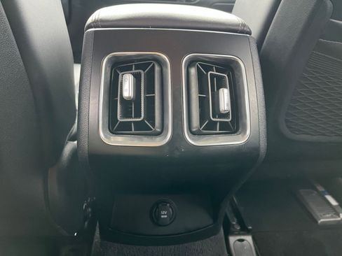 Used 2024 Kia Sorento S image 23