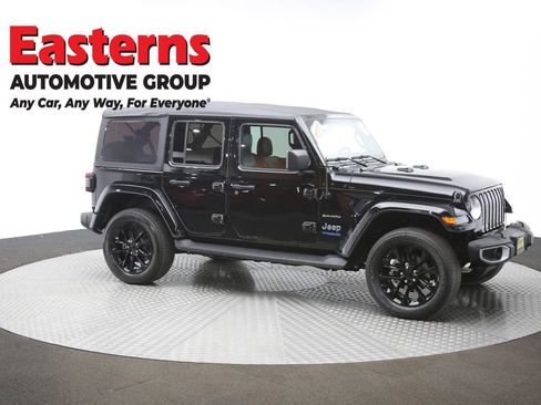 Used 2021 Jeep Wrangler Unlimited Sahara w/ Cold Weather Group AWD/4WD image 48