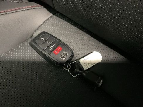 New 2025 Toyota Prius Plug-In Hybrid image 23