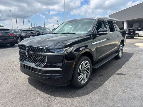 New 2026 Lincoln Navigator L Premier AWD/4WD image 3