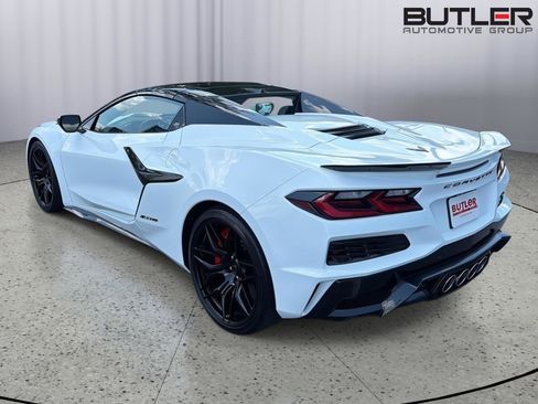 Used 2024 Chevrolet Corvette Z06 RWD image 4