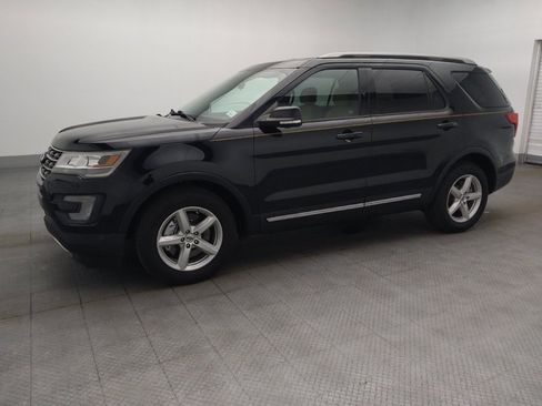 Used 2017 Ford Explorer XLT image 2