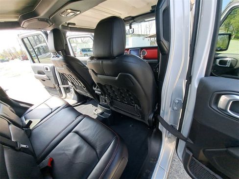 Used 2023 Jeep Wrangler Unlimited Rubicon w/ Cold Weather Group image 11