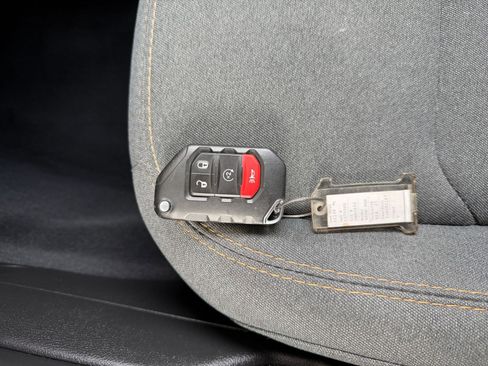 Used 2025 Jeep Wrangler Sahara image 22