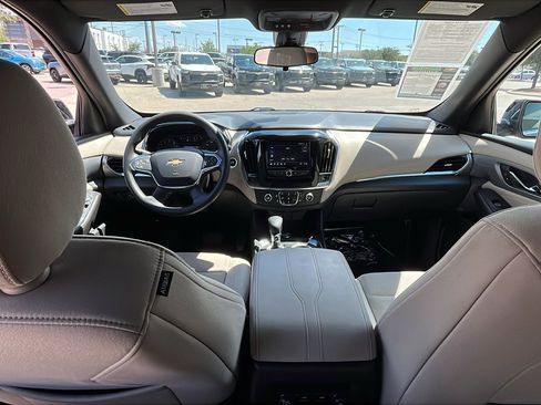 Used 2022 Chevrolet Traverse LS FWD image 25
