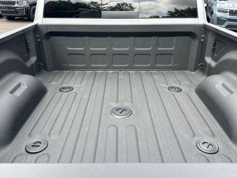 New 2026 RAM 2500 Laramie AWD/4WD image 18