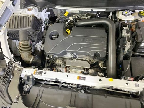 Used 2024 GMC Terrain SLT AWD/4WD image 16