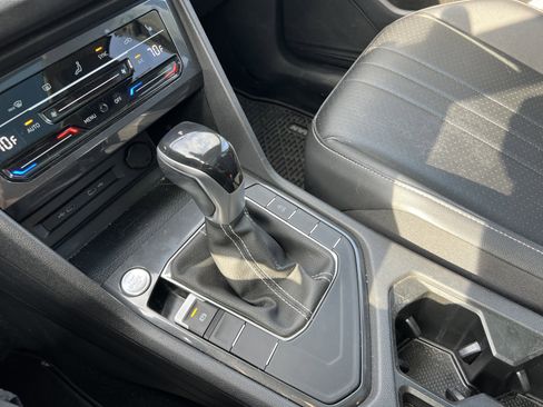 Certified 2022 Volkswagen Tiguan SE w/ Panoramic Sunroof Package FWD image 23