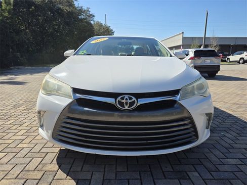 Used 2015 Toyota Camry LE image 2
