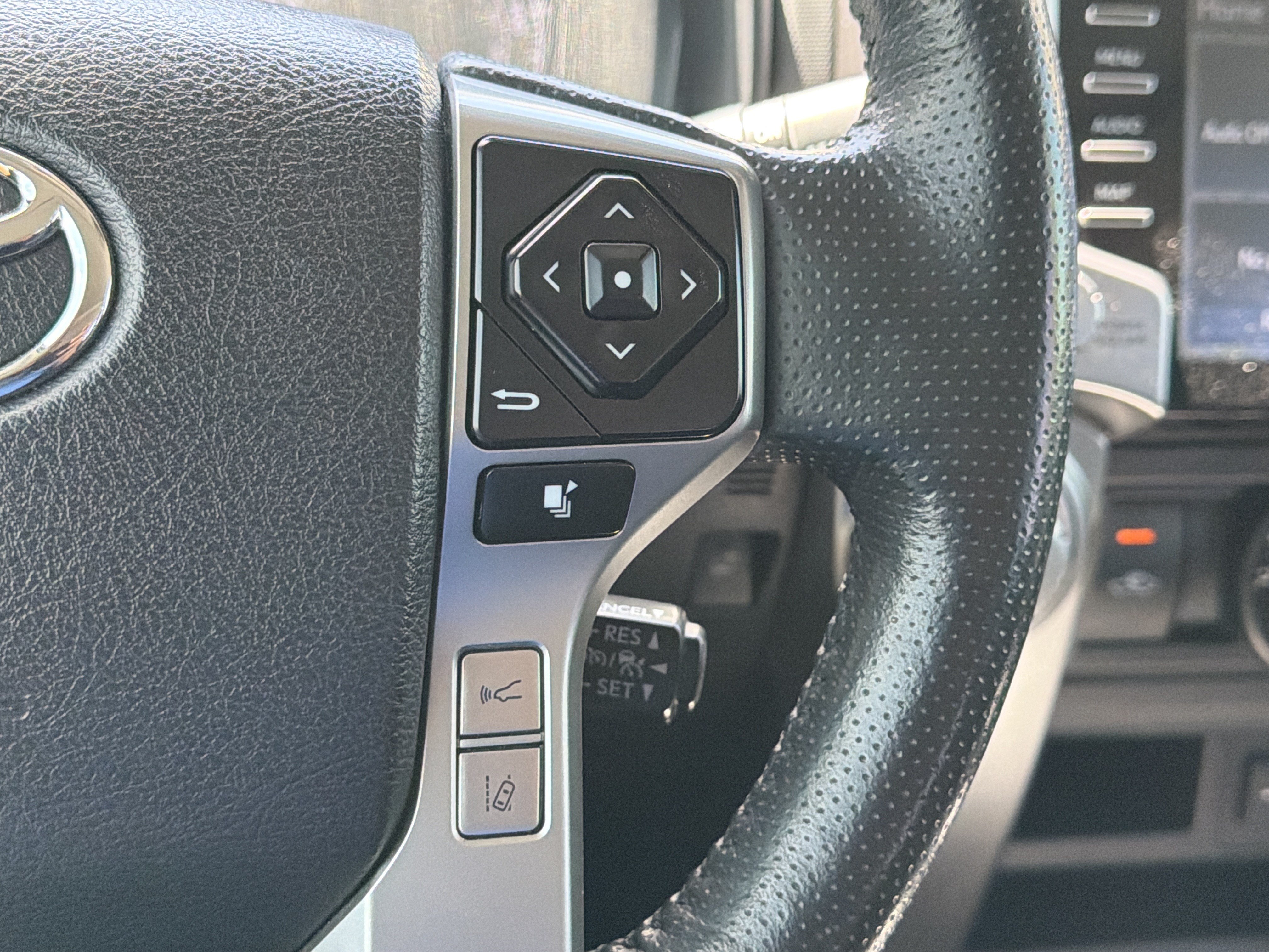 Used 2023 Toyota 4Runner SR5 Premium w/ Moonroof Package RWD image 15