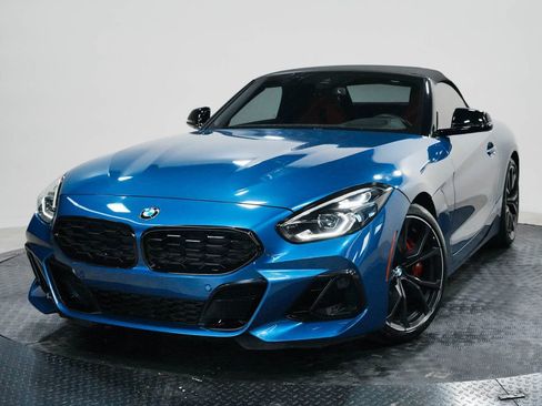 Used 2024 BMW Z4 M40i w/ Premium Package image 9