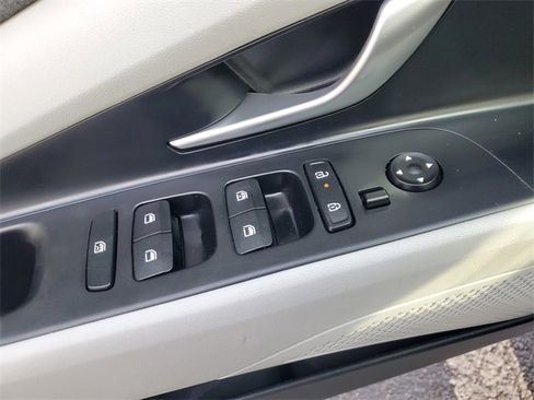 Used 2024 Hyundai Elantra Limited image 31