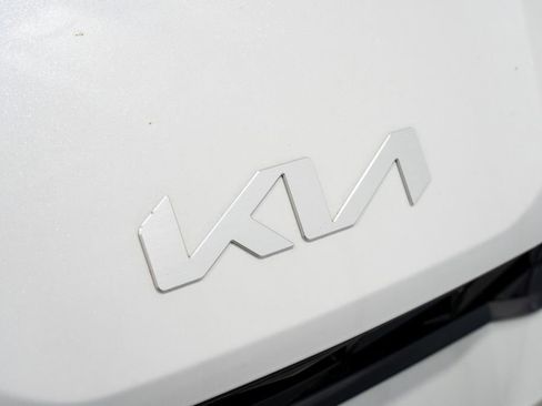 New 2025 Kia K5 LXS image 3