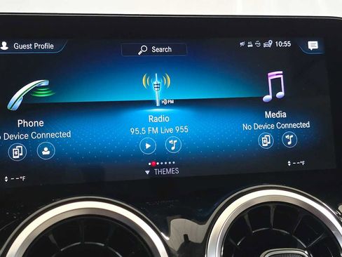 Used 2022 Mercedes-Benz GLA 250 4MATIC image 31