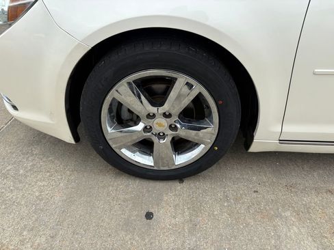 Used 2010 Chevrolet Malibu LT FWD image 13