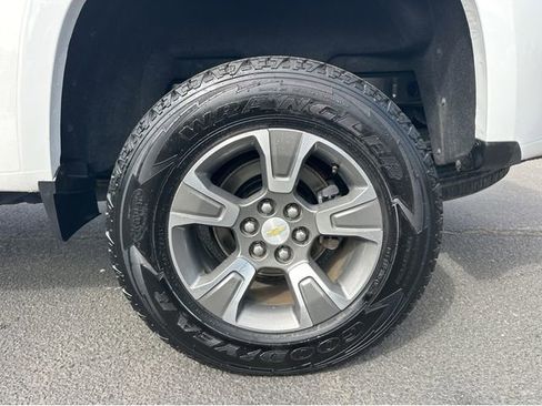 Used 2017 Chevrolet Colorado Z71 AWD/4WD image 38