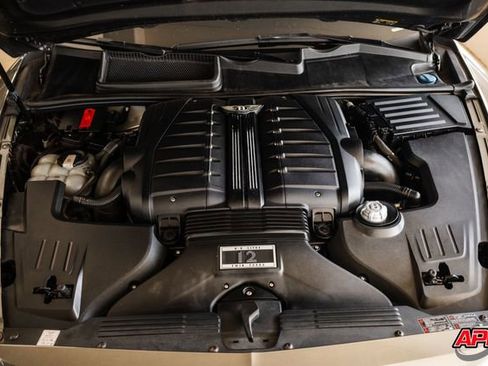 Used 2017 Bentley Bentayga image 36