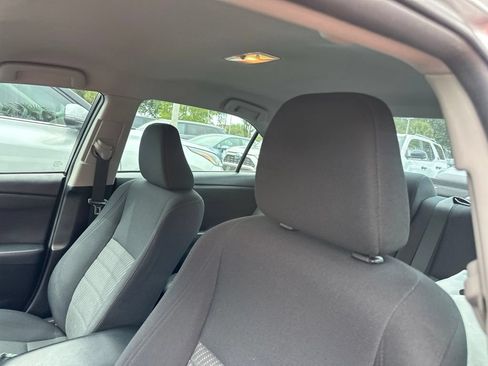 Used 2016 Toyota Camry LE FWD image 3
