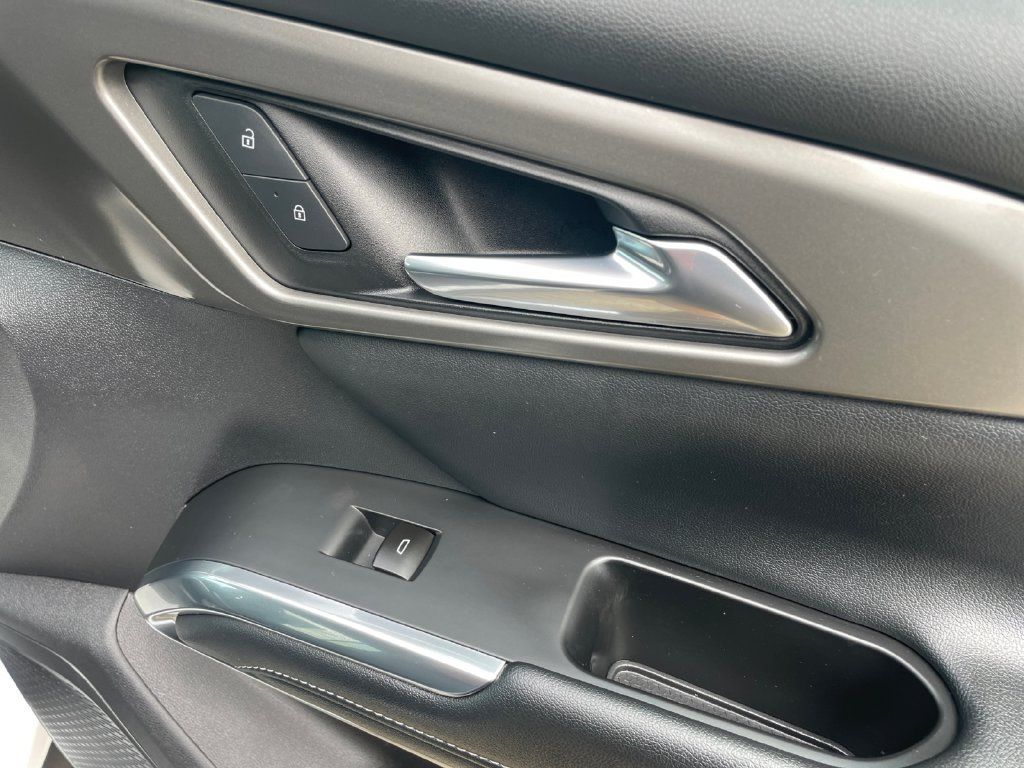 Used 2024 Chevrolet Traverse LT w/ LPO, Floor Liner Package FWD image 13