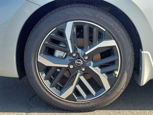 New 2025 Nissan Versa SR w/ Trunk Package image 17