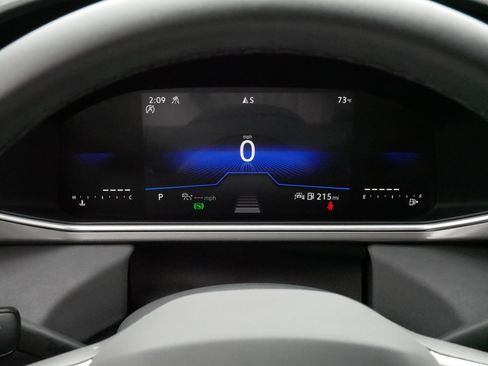 Certified 2025 Volkswagen Taos SE AWD/4WD image 21