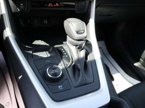 Used 2024 Toyota RAV4 SE image 36