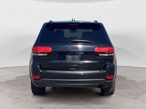 Used 2018 Jeep Grand Cherokee Laredo AWD/4WD image 4