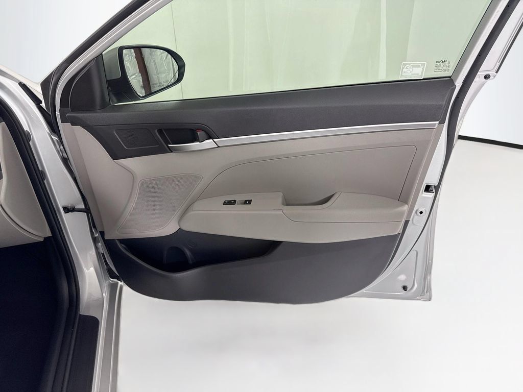 Used 2019 Hyundai Elantra SE FWD image 25