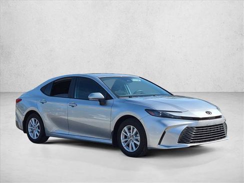 Used 2025 Toyota Camry LE FWD image 3