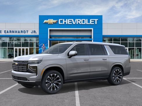 New 2026 Chevrolet Suburban High Country image 3