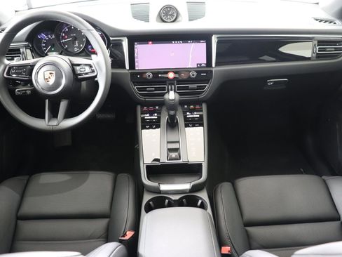 Certified 2025 Porsche Macan AWD/4WD image 19