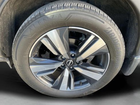 Used 2023 Nissan Rogue SL w/ SL Premium Package image 10