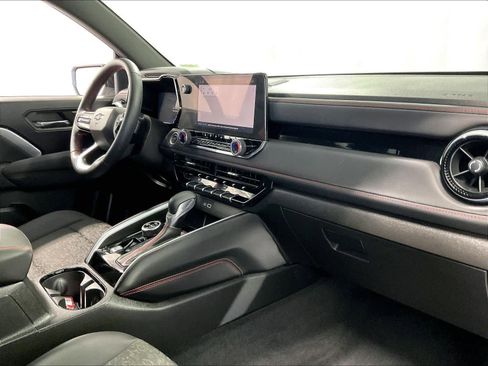 Used 2024 Chevrolet Colorado Z71 w/ Z71 Convenience Package 2 image 14