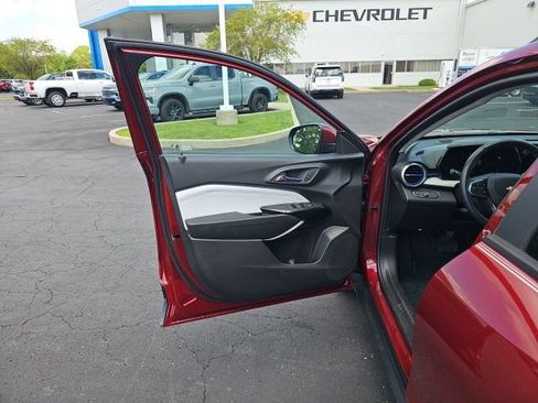 Used 2024 Chevrolet Trax LT w/ LT Convenience Package image 16