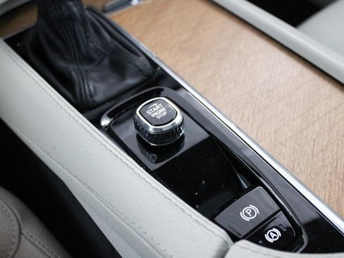 Used 2022 Volvo XC90 T5 Momentum w/ Climate Package FWD image 40
