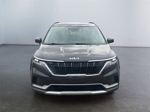 Used 2022 Kia Carnival LX image 8