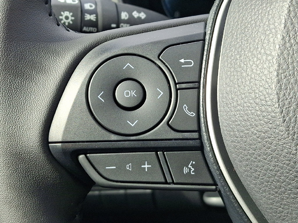 Used 2027 Toyota Corolla XSE FWD image 21