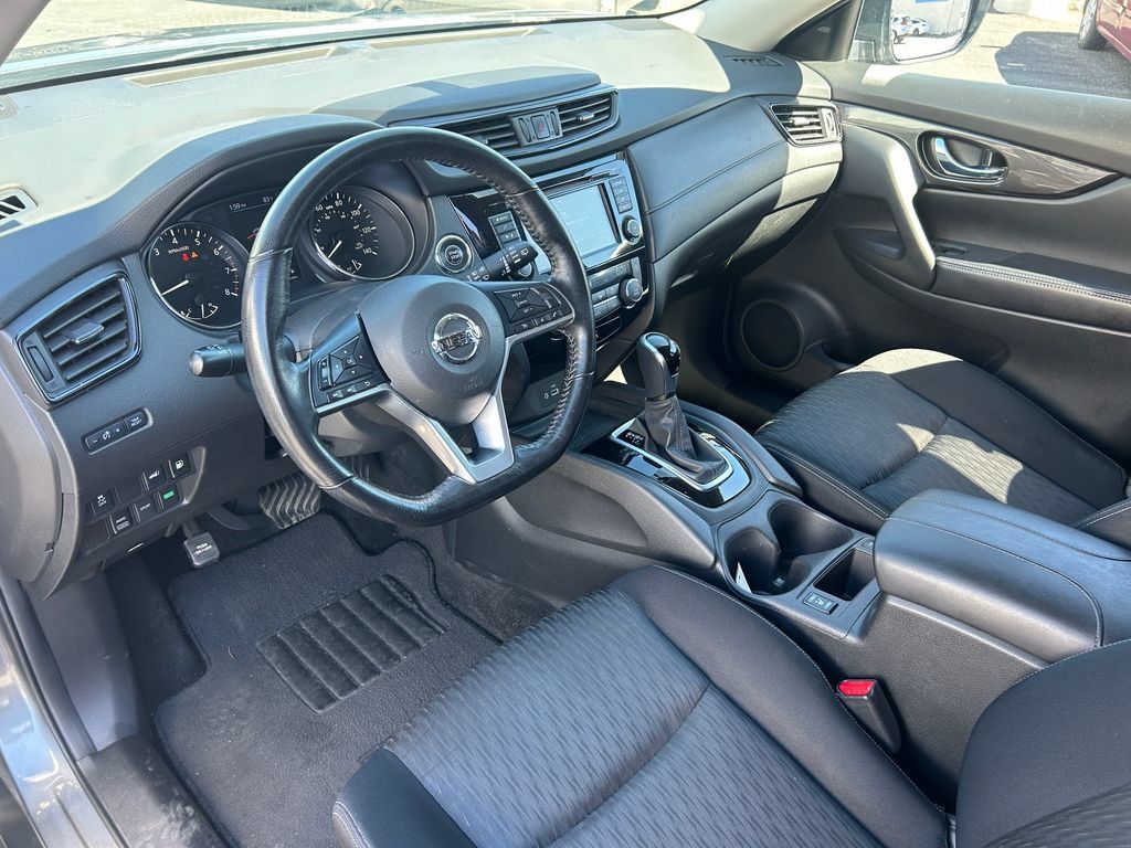 Used 2018 Nissan Rogue SV AWD/4WD image 49