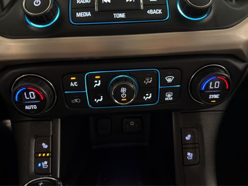 Used 2019 GMC Acadia Denali w/ Technology Package AWD/4WD image 34