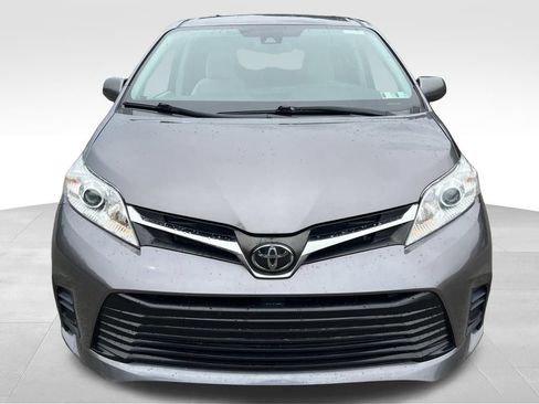 Used 2020 Toyota Sienna LE AWD/4WD image 2