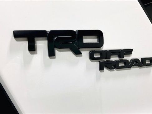 Used 2018 Toyota 4Runner TRD Off-Road Premium image 8