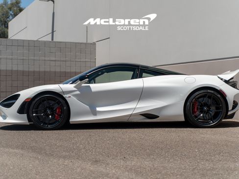Used 2024 McLaren 750S RWD image 3
