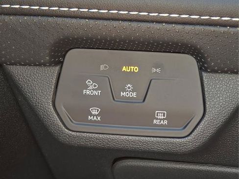 Used 2024 Volkswagen Atlas SE w/ Panoramic Sunroof Package image 26