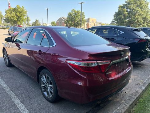 Used 2016 Toyota Camry SE w/ Moonroof Package FWD image 8