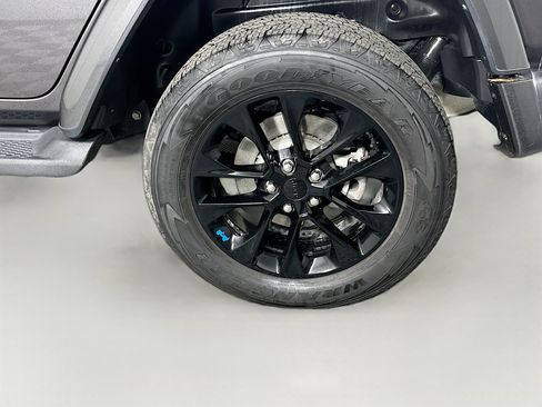 Used 2023 Jeep Wrangler Unlimited Sahara AWD/4WD image 11