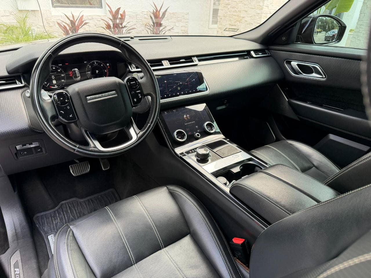 Used 2018 Land Rover Range Rover Velar R-Dynamic SE AWD/4WD image 23
