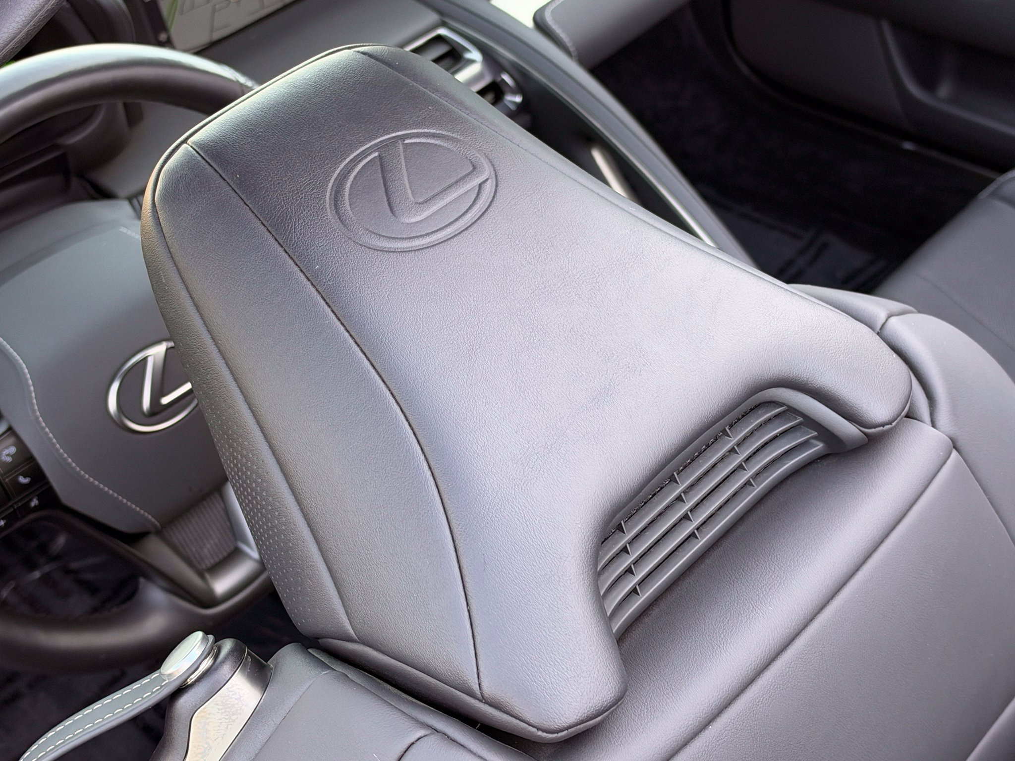 Used 2023 Lexus LC 500 Convertible RWD image 39