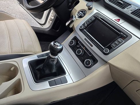 Used 2010 Volkswagen CC Sport FWD image 38