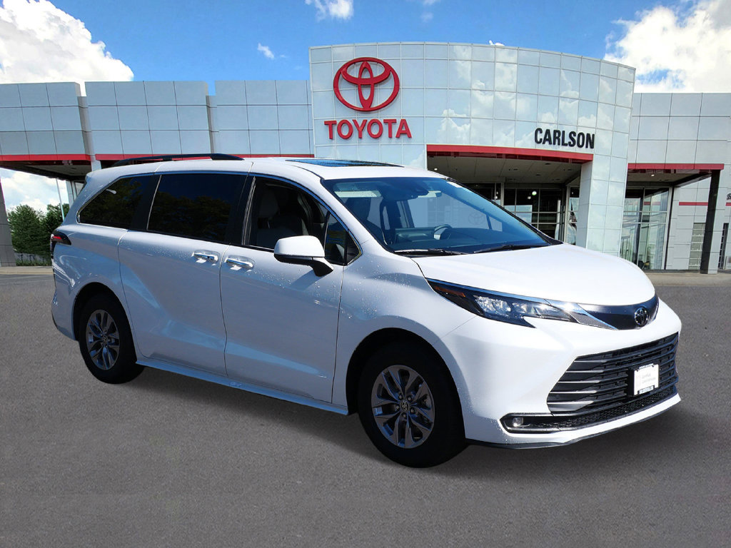 Certified 2026 Toyota Sienna XLE FWD image 2