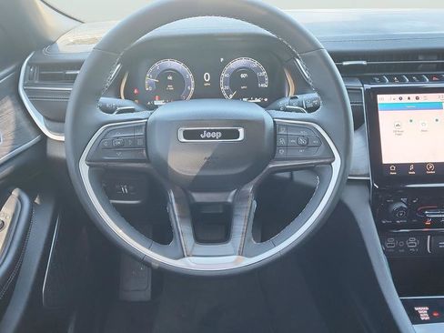 Used 2024 Jeep Grand Cherokee Limited AWD/4WD image 10